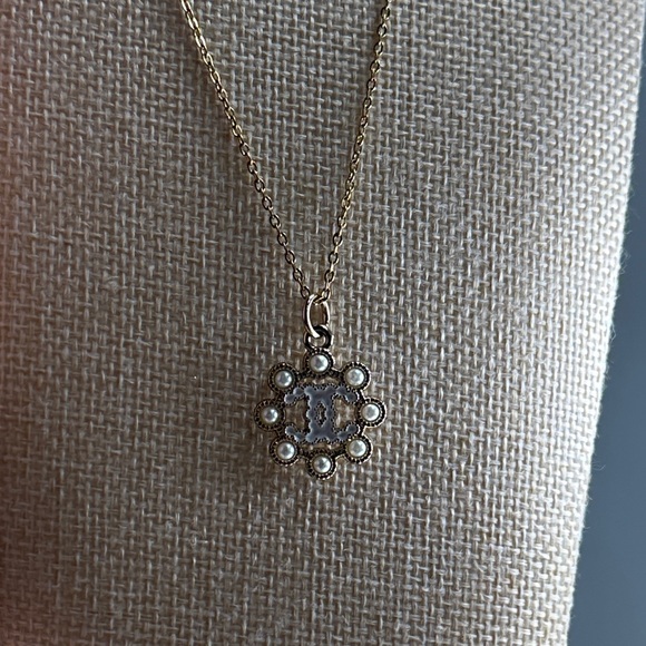 Chanel repurposed pendant necklace - Picture 5 of 8
